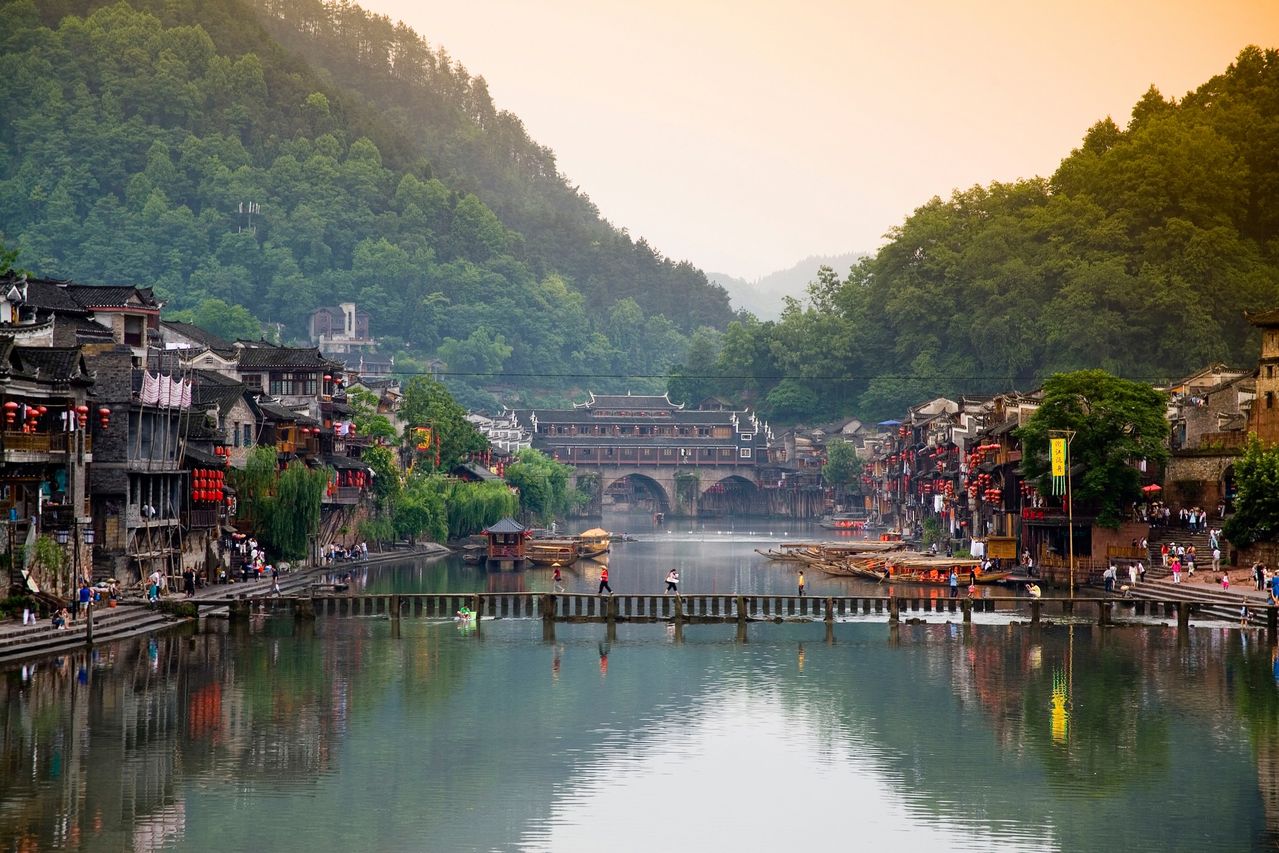 張家界、鳳凰古城、宜昌、長江三峽、重慶雙臥