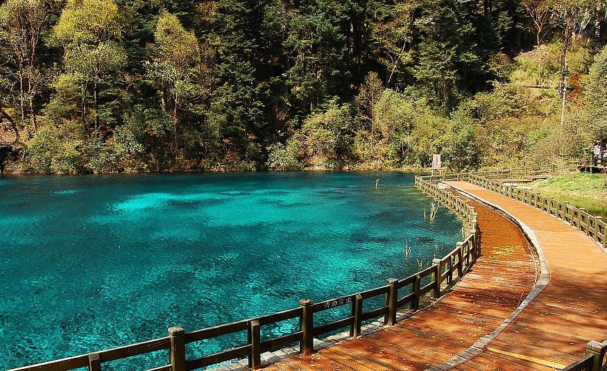 九寨溝、黃龍、成都雙飛5日<不走回頭路>